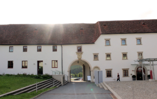 Schloss Seggau Einfahrt